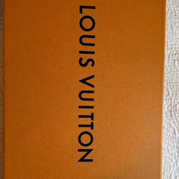 Louis Vuitton Magnetic Orange Box and LV Red Ribbon - Picture 2 of 7